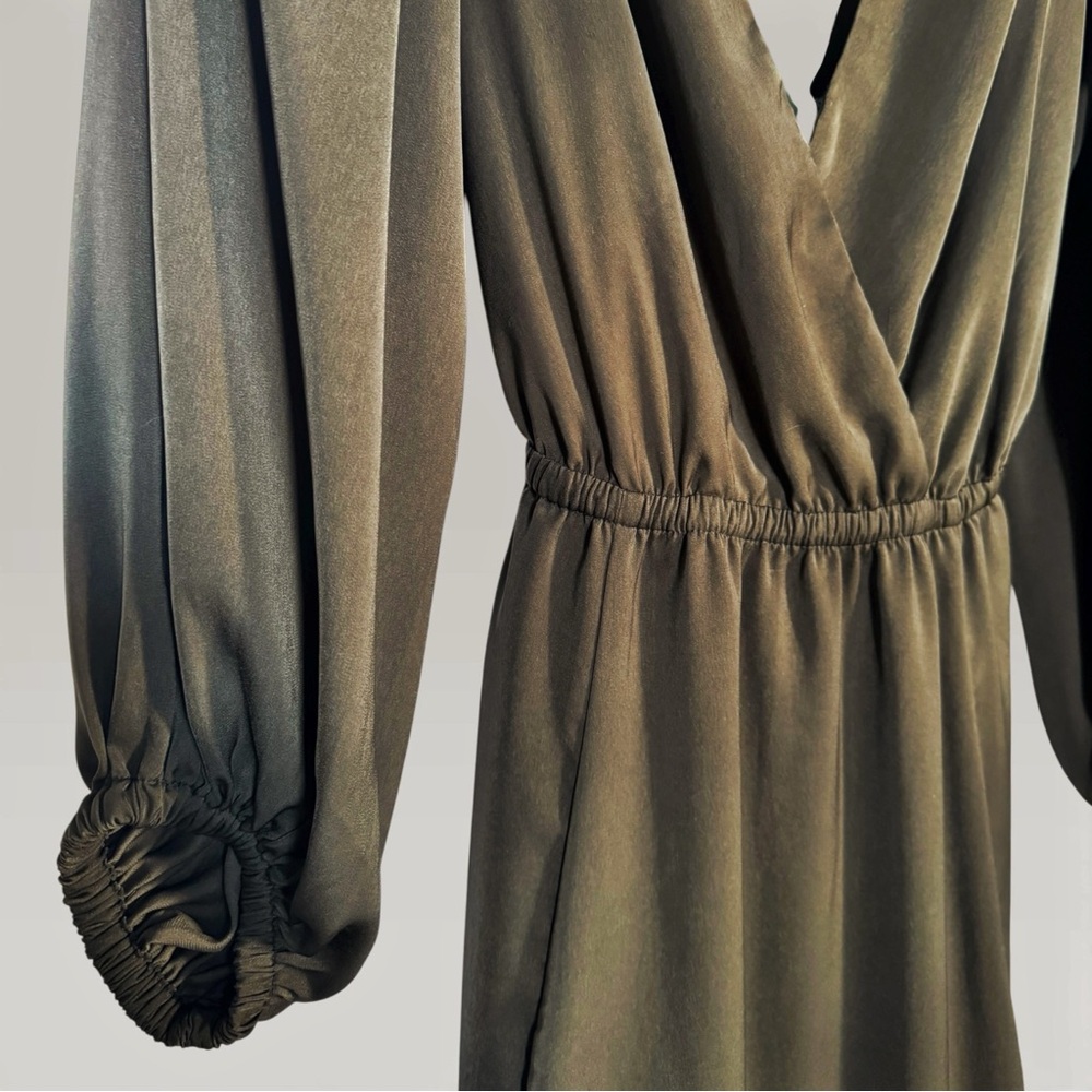 Banana Republic Blouson V-Neck Maxi Dress – Camo Green (Small) - Picture 4 of 8